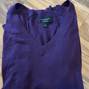 Banana Republic Men's Deep Purple V-Neck Sweater